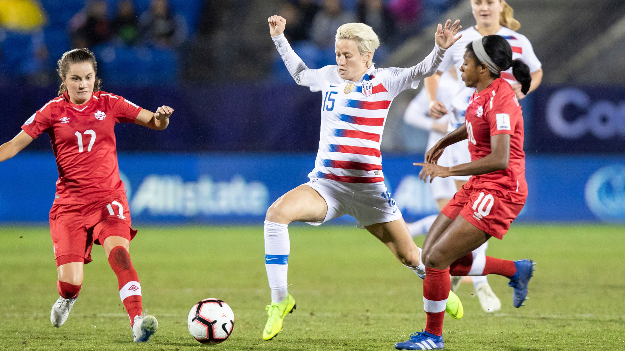 Us Womens National Soccer Team Sues Over Pay Discrimination Mother Jones 
