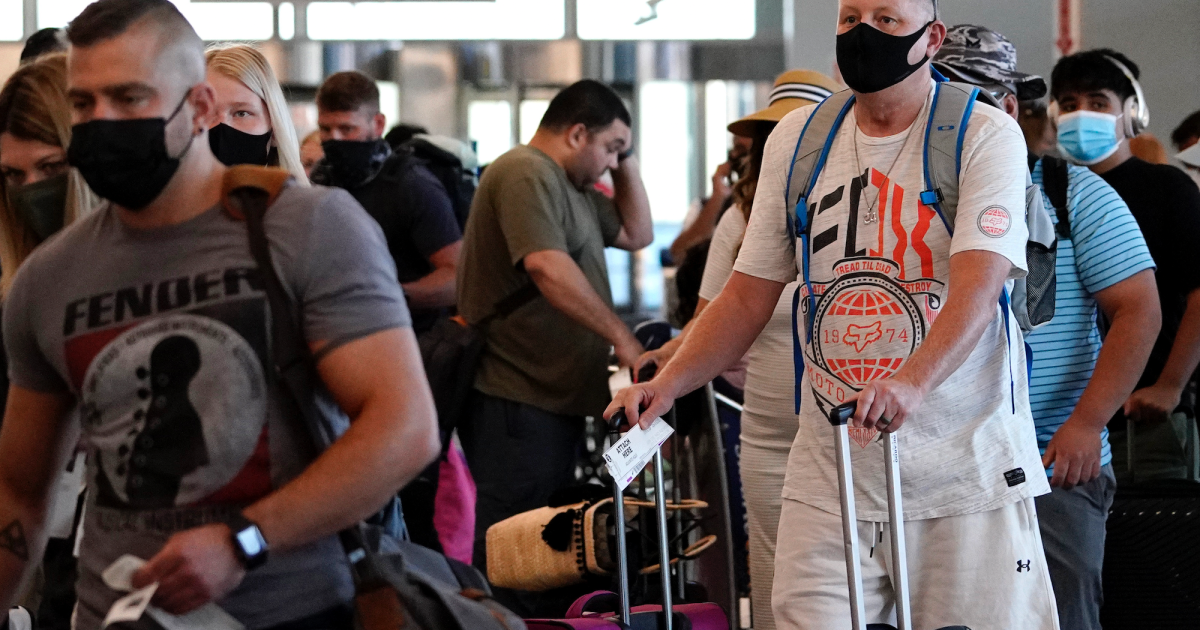 Now We’re Getting Rid of Masks on Planes—Just as Covid Is Spiking Again