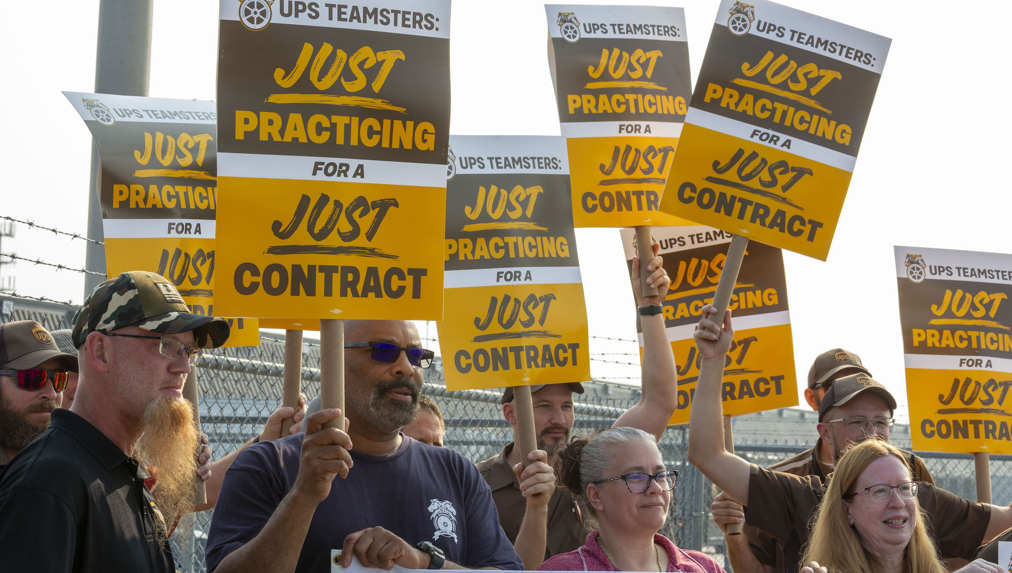 Despite Progress, Teamsters Say UPS Strike Is Still Possible – Mother Jones