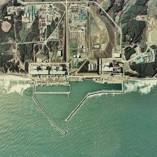 Fukushima Dai-ichi Nuclear Power Plant. Credit: Japan Ministry of Land, Infrastructure and Transport. AirPhoto, via Wikimedia Commons.