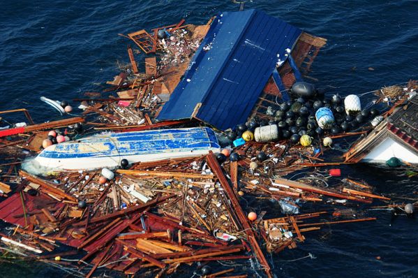 nglish: Japanese tsunami debris on the open ocean, March 2011. Credit: US Navy, via Wikimedia Commons.