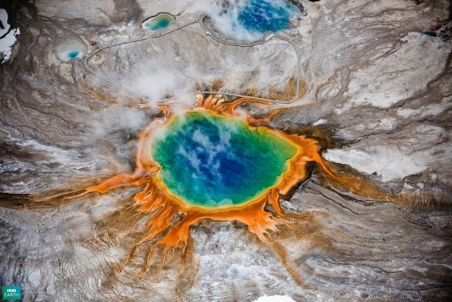 From above: the stunning scene of the Grand Prismatic Spring, Yellowstone National Park.