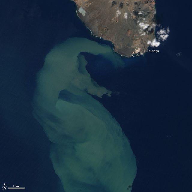 El Hierro and of El Hierro and plume of volcanic material, 2 Nov 2011.: Credit: NASA image by Jesse Allen and Robert Simmon, using ALI data from the EO-1 Team.