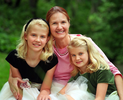 Elizabeth Smart (14) on left with her sister and mother in 2002.: Joy Gough/Zumapress.com